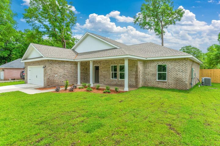 Property Photo:  106 Huron Trail  FL 32536