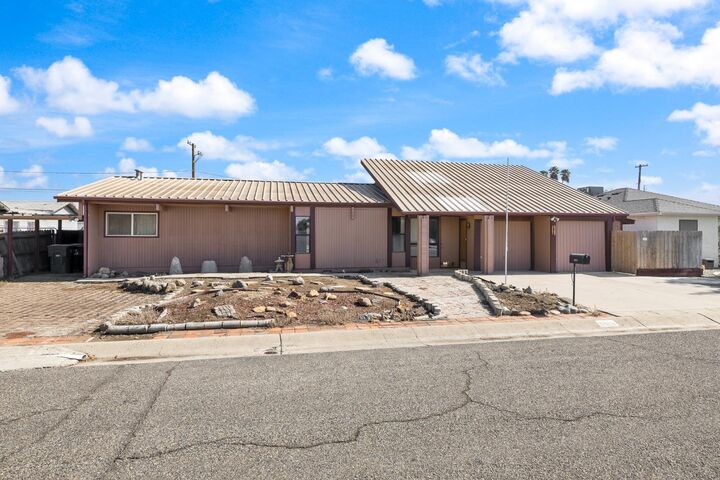 Property Photo:  1812 S Bardo Street  CA 93277