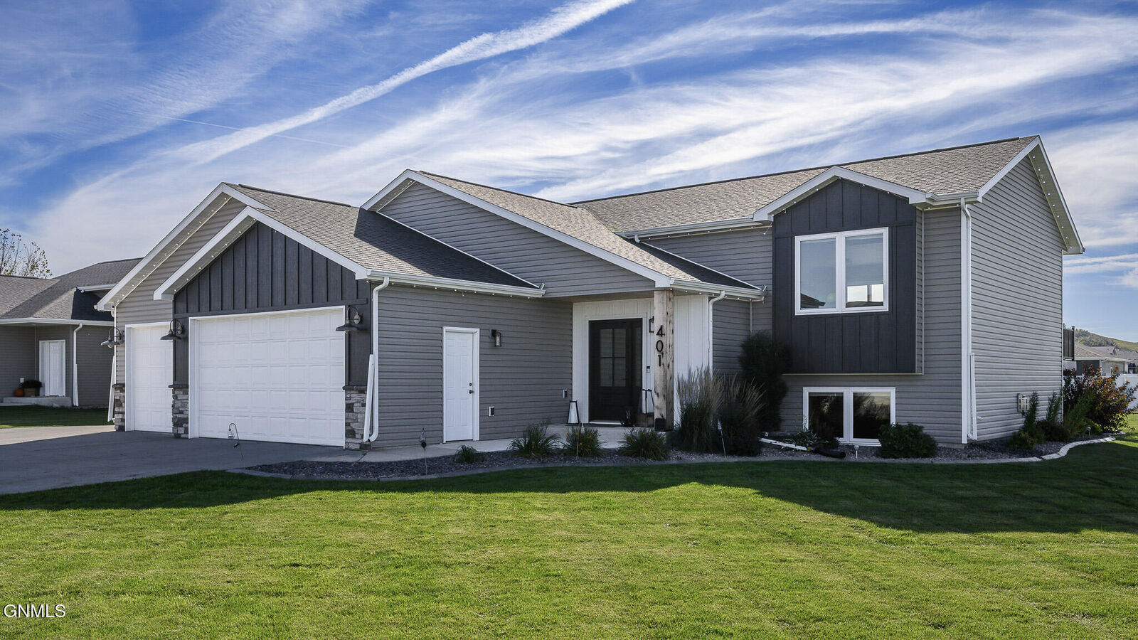 Property Photo: 401 Fields Court SE ND 58554