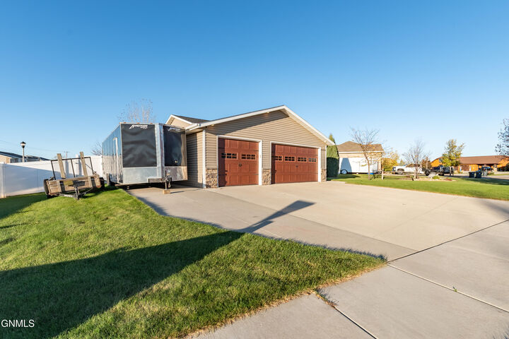 Property Photo:  4139 Bayport Place SE  ND 58554