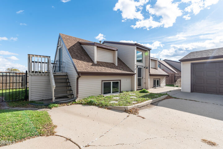 3133 Manitoba Lane  Bismarck ND 58503 photo