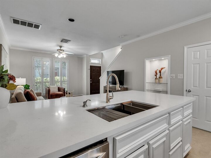 Property Photo:  1514 Sutton Street  TX 77006 