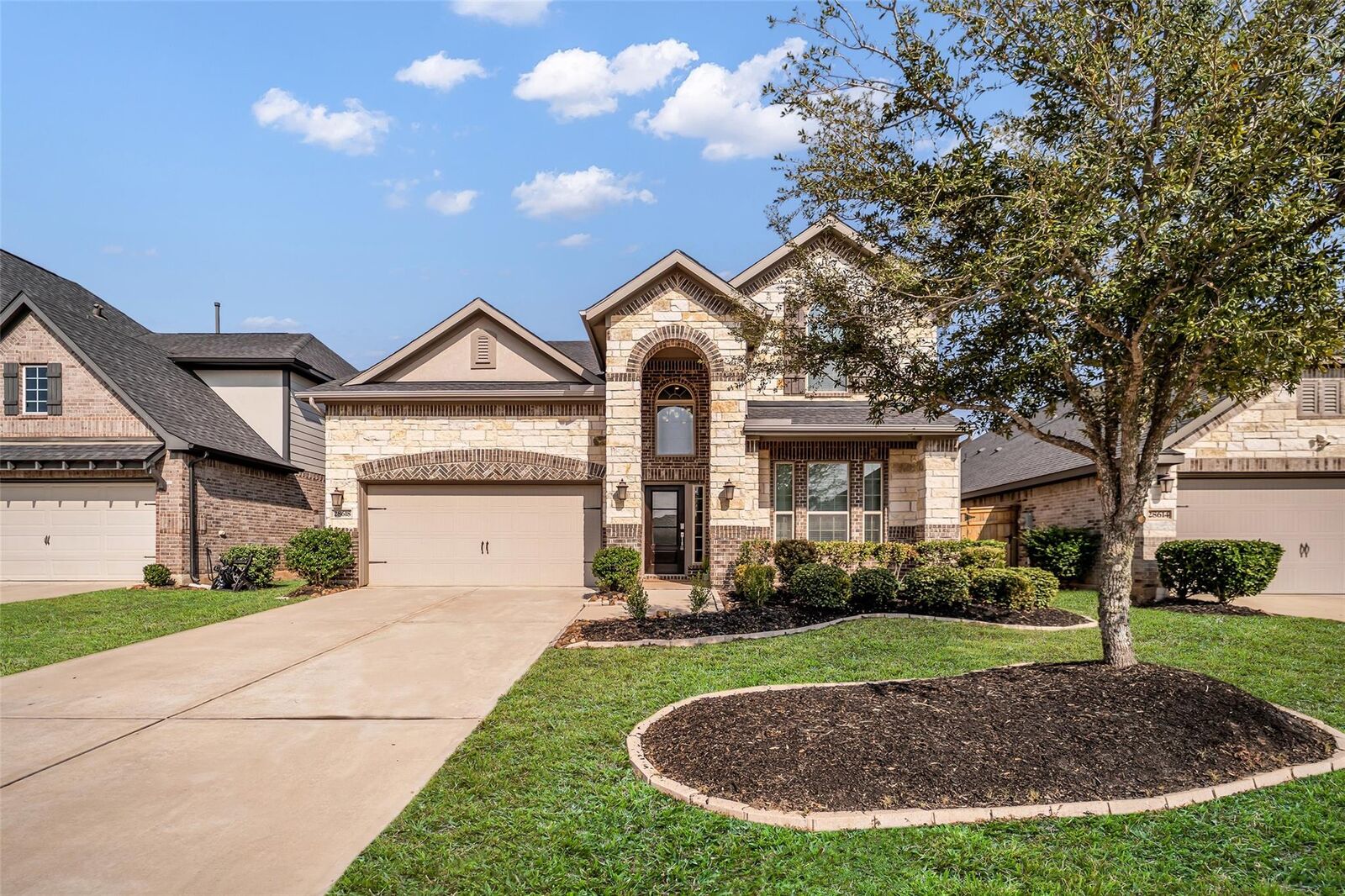 Property Photo: 28618 Monarch Cliffs Drive TX 77441