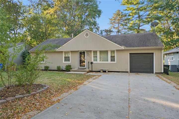 8915 W 81st Street  Overland Park KS 66204 photo