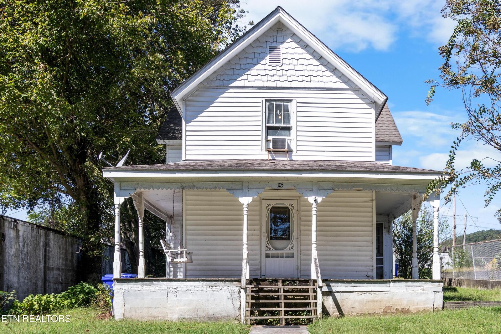 Property Photo:  105 Clinton St  TN 37748