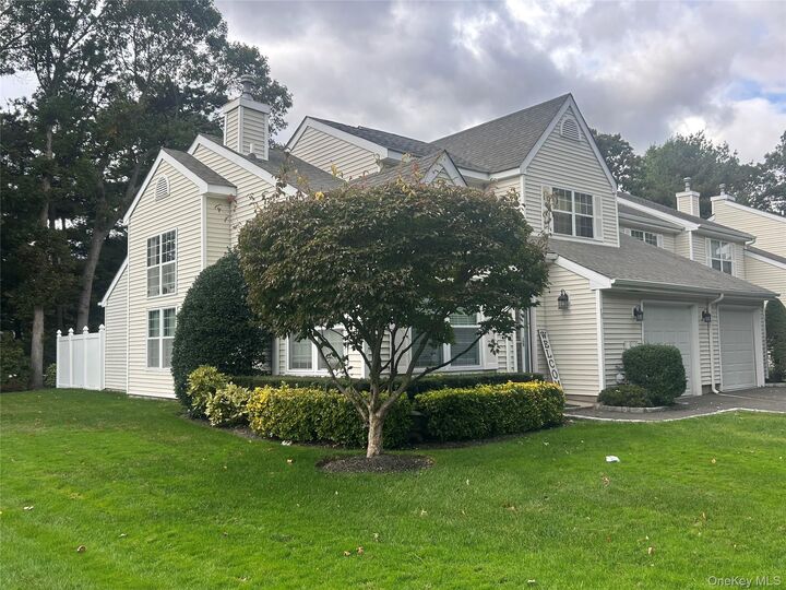 77 Mystic Circle  Bay Shore NY 11706 photo