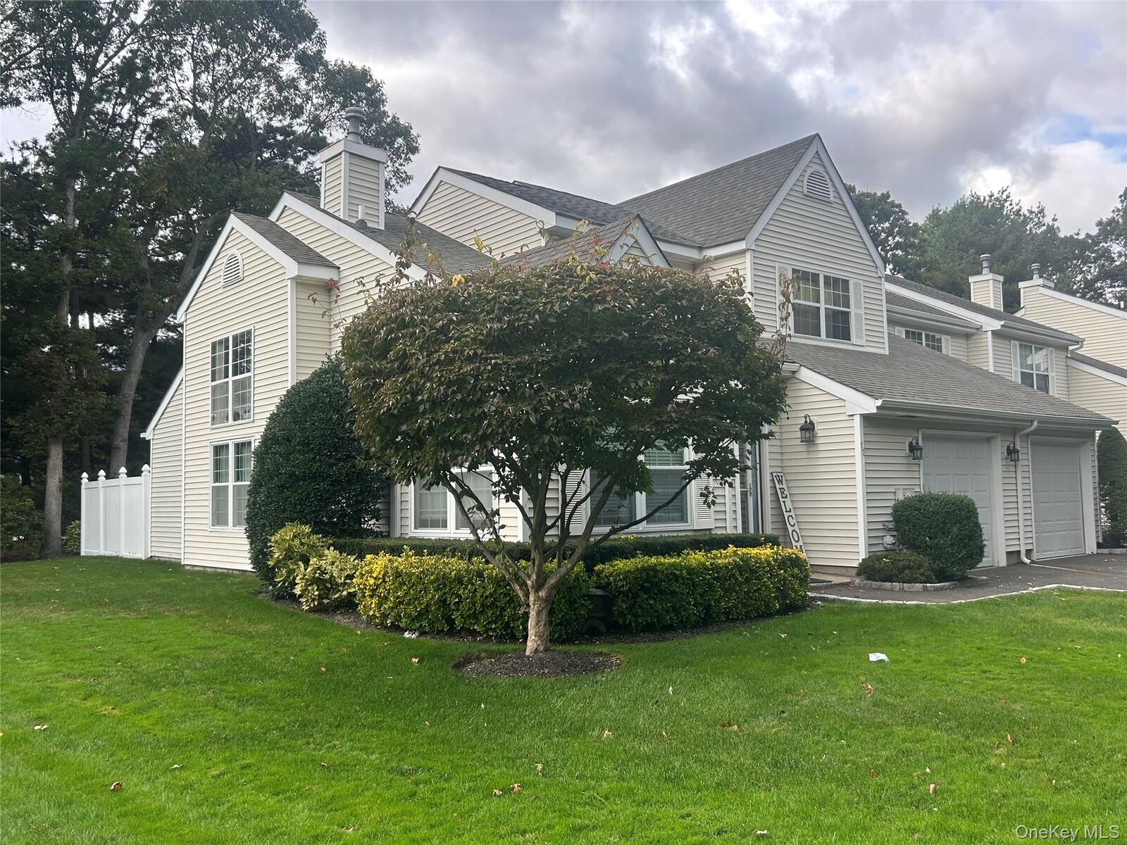 Property Photo:  77 Mystic Circle  NY 11706 