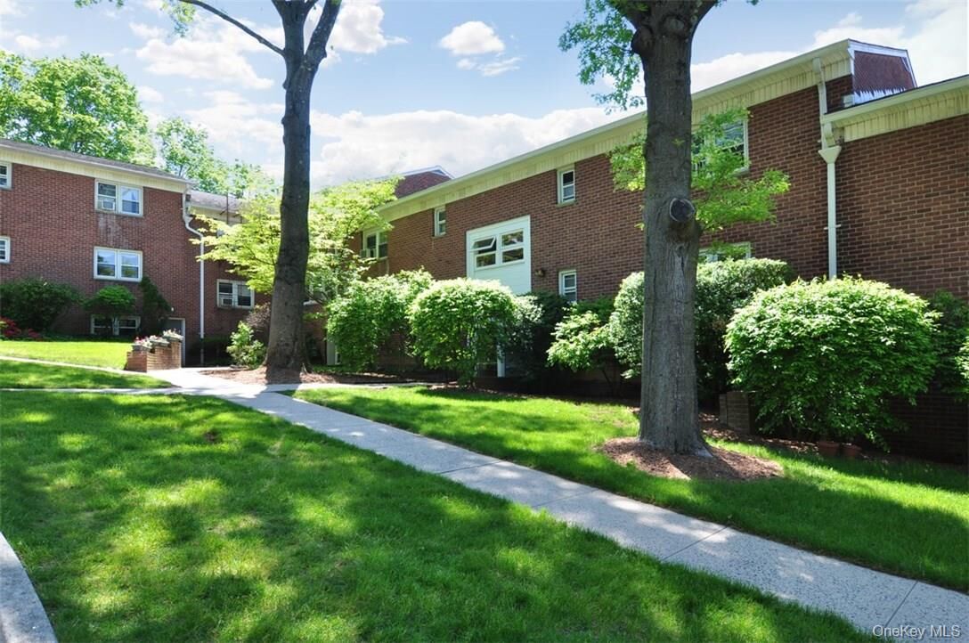 Property Photo:  140 N Broadway S-4  NY 10533
