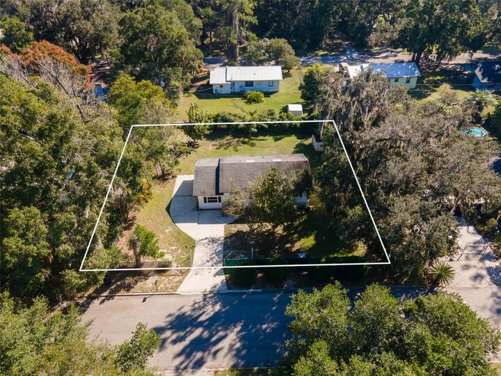 Property Photo:  115 SE 50th Street  FL 32641