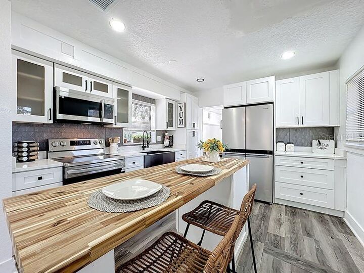 Property Photo:  6124 Dogwood Drive  FL 32807 