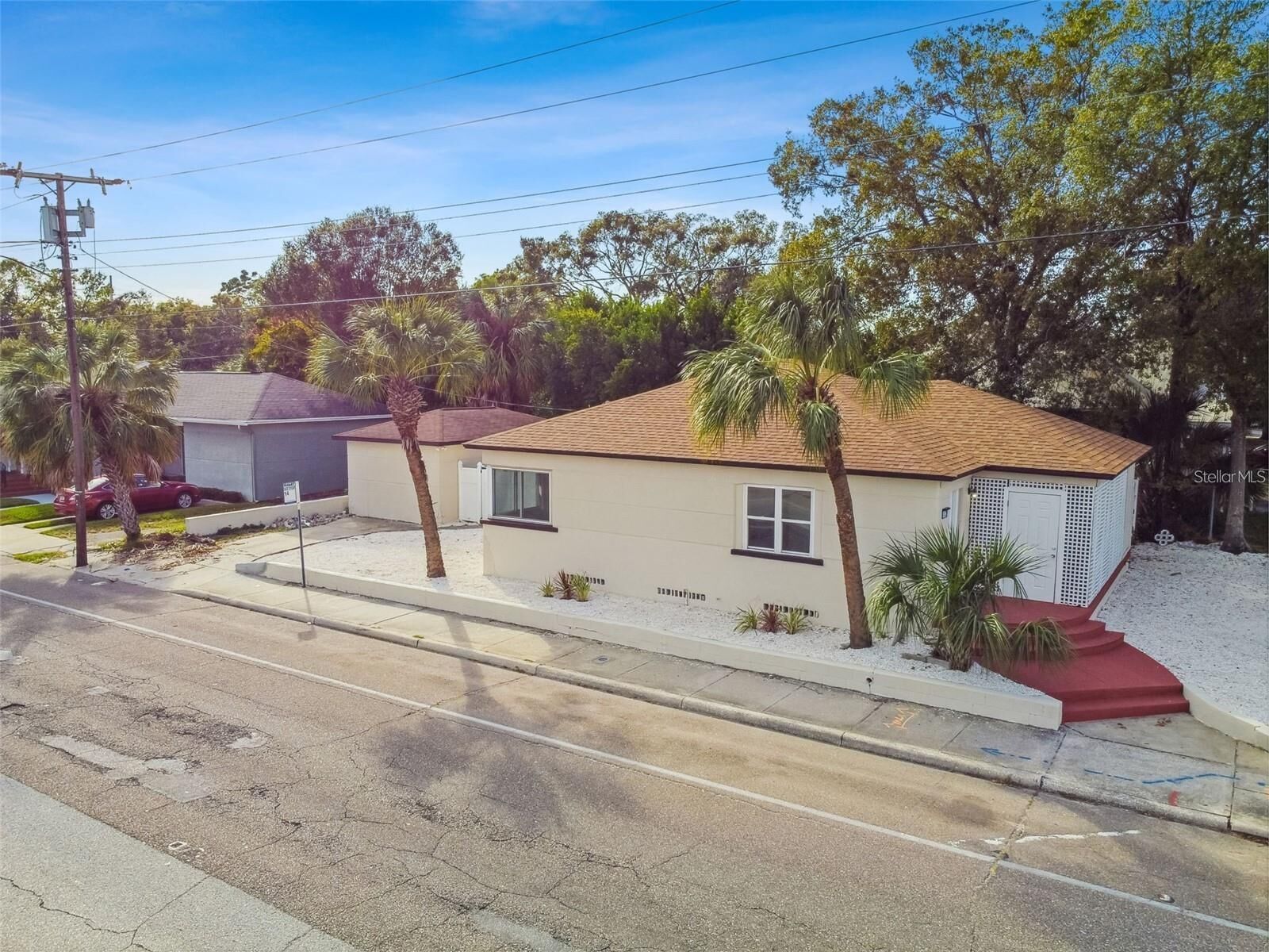 Property Photo: 2402 W Cypress Street FL 33609