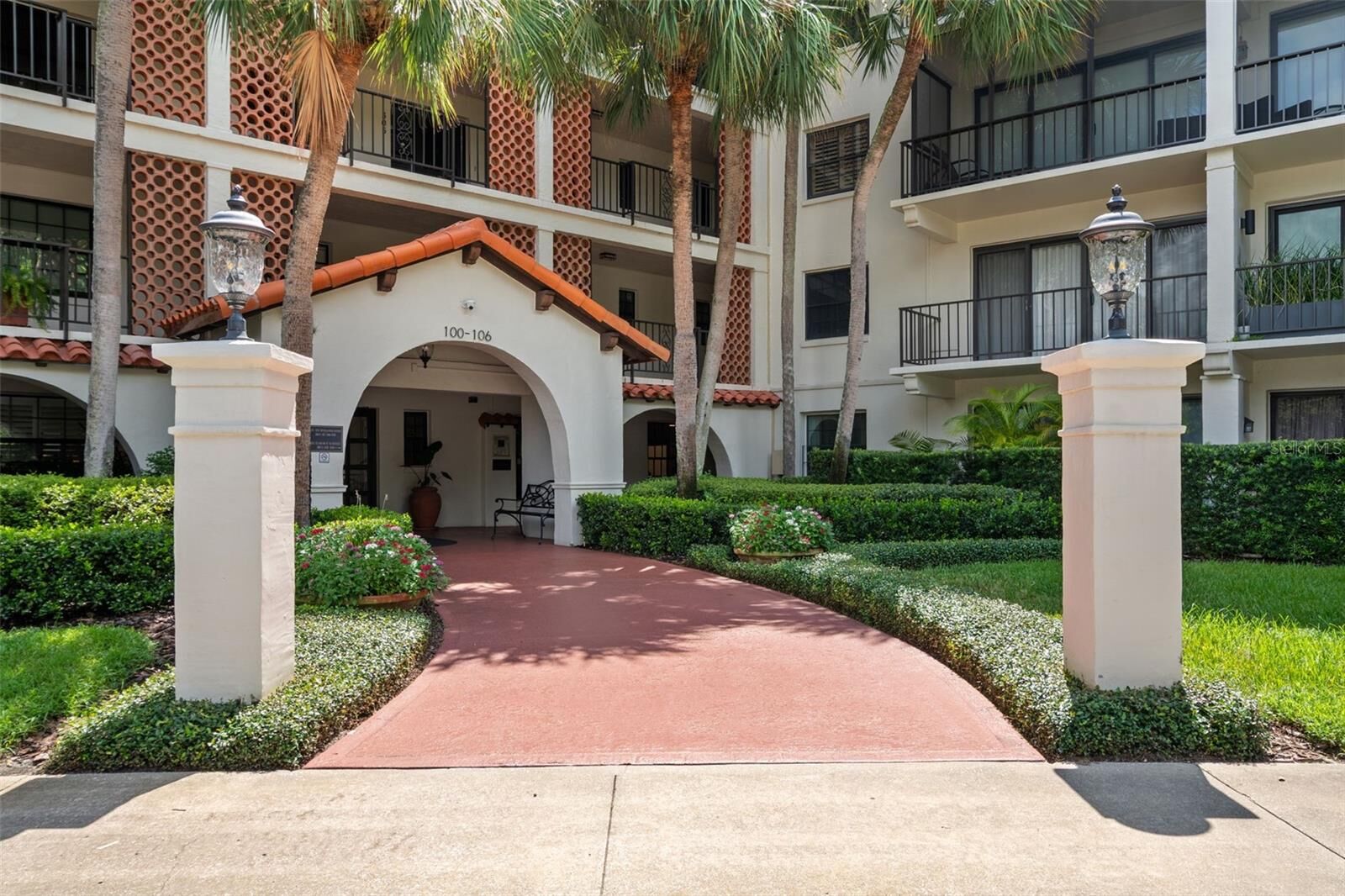 Property Photo:  100 S Interlachen Avenue 415  FL 32789