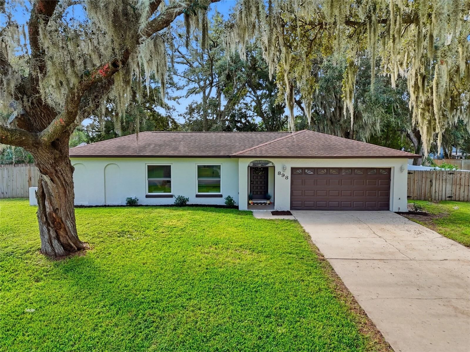 Property Photo:  898 Shed Street  FL 32765