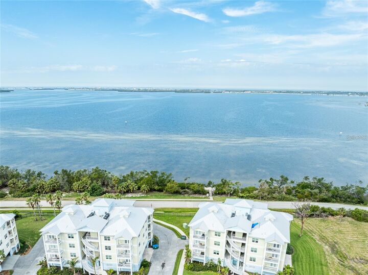 Property Photo: 7611 34th Avenue W 303 FL 34209