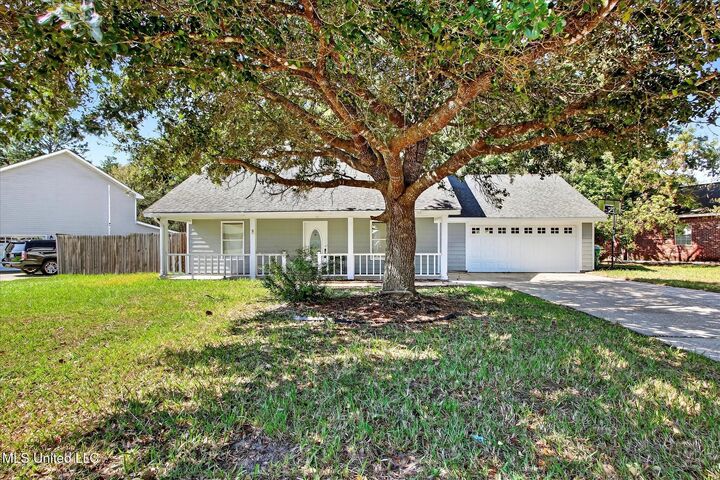 Property Photo: 1613 Westgate Parkway MS 39553