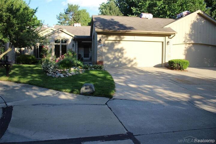 43064 W Kirkwood Drive  Clinton Township MI 48038 photo