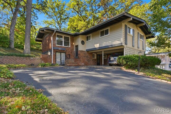 54 Willow Brook Drive  St Louis MO 63146 photo