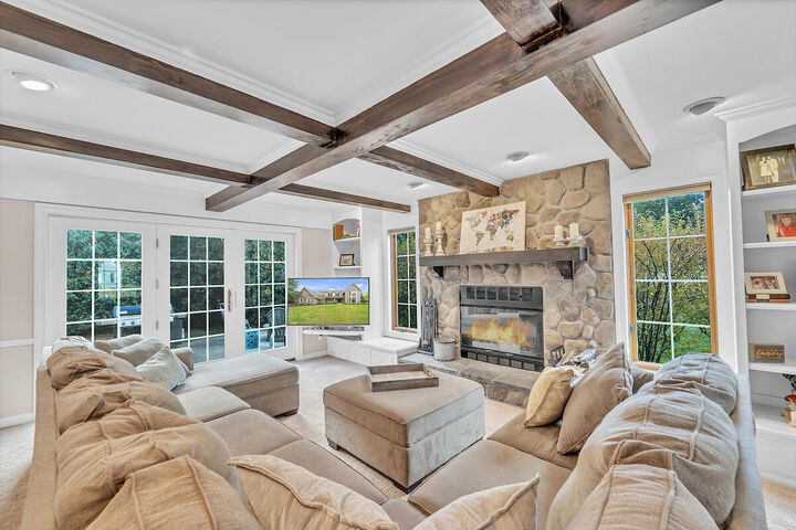 Property Photo:  331 Juniper Ct  WI 53024 