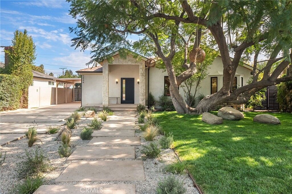 Property Photo:  5444 Morella Ave  CA 91607
