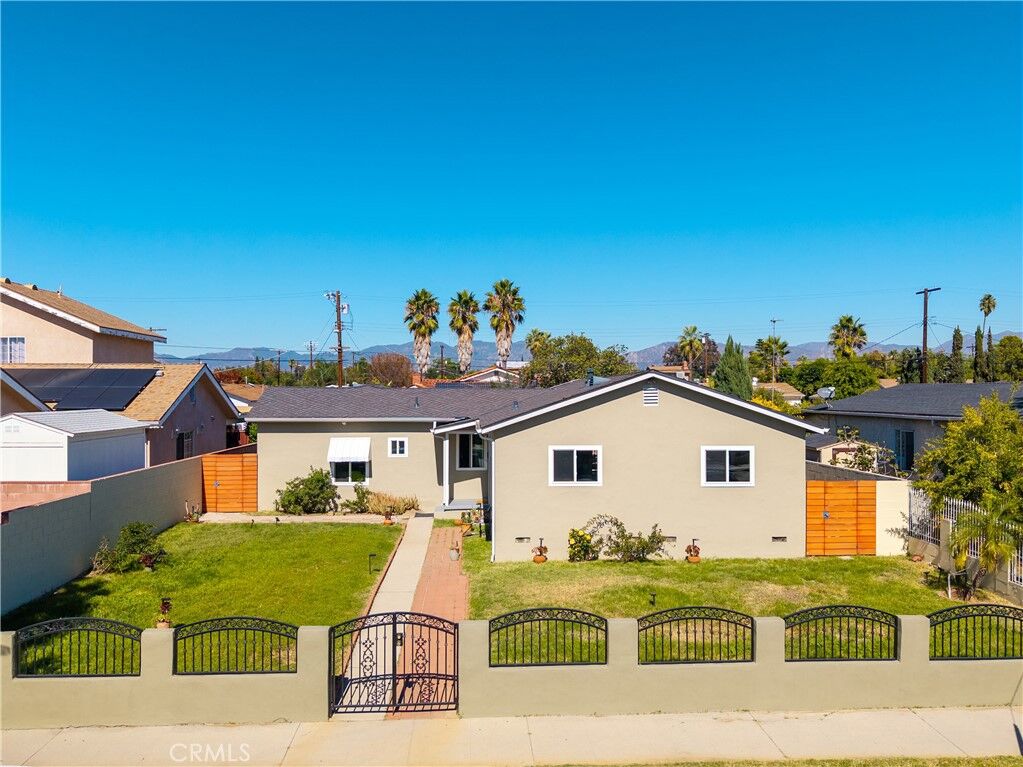 Property Photo: 13069 Strathern Street CA 91605