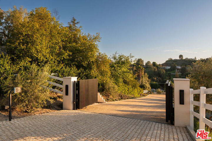 Property Photo:  24172 Lupin Hill Road  CA 91302 