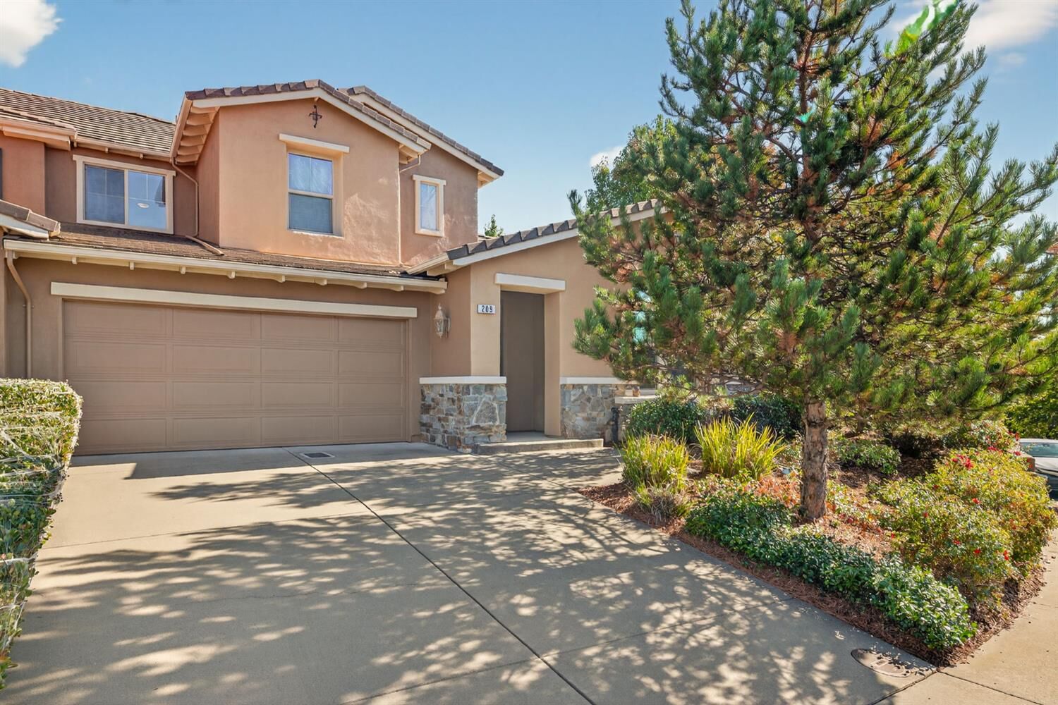 Property Photo:  209 Gamay Place  CA 95762