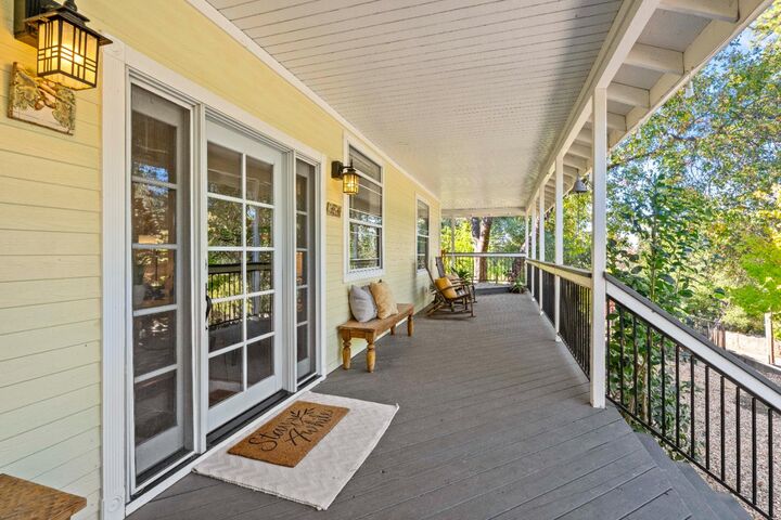 Property Photo:  2000 Oak Knoll Court  CA 95667