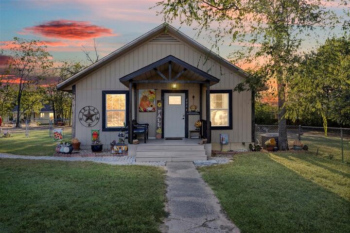 Photo de la propriété:  406 S Llano Street  TX 76692 