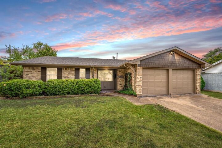 Property Photo:  9811 Kingsman Drive  TX 75228