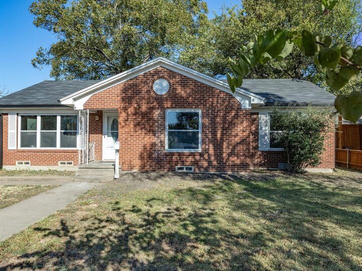 Photo de la propriété:  206 E Belknap Street  TX 75119 