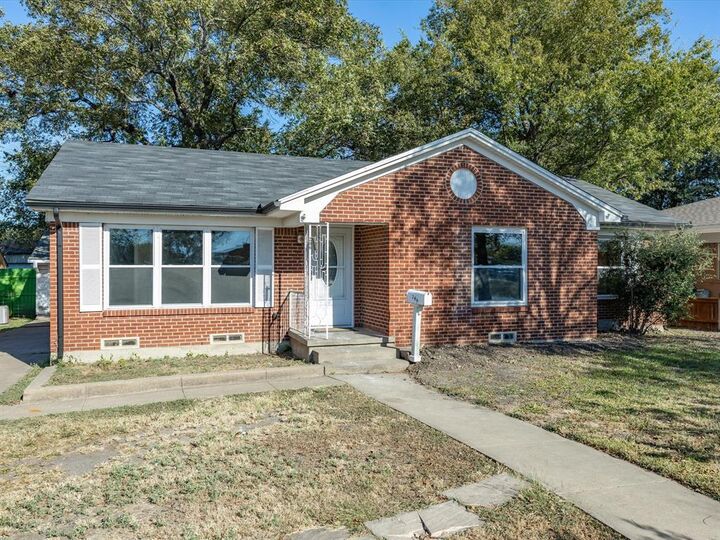 Property Photo:  206 E Belknap Street  TX 75119 