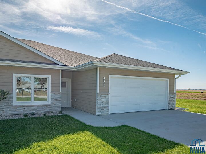 Property Photo:  652 Lik-U-Wanta Drive  NE 68731