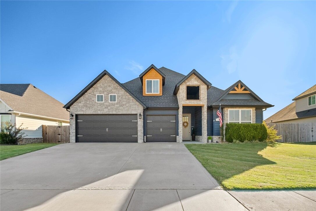 Property Photo: 921 Red Maple Street AR 72719