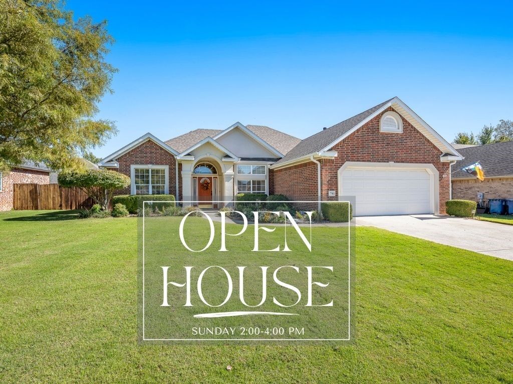 Property Photo:  701 Drake Street  AR 72712