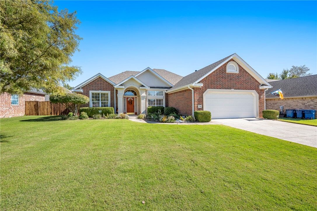 Property Photo:  701 Drake Street  AR 72712 