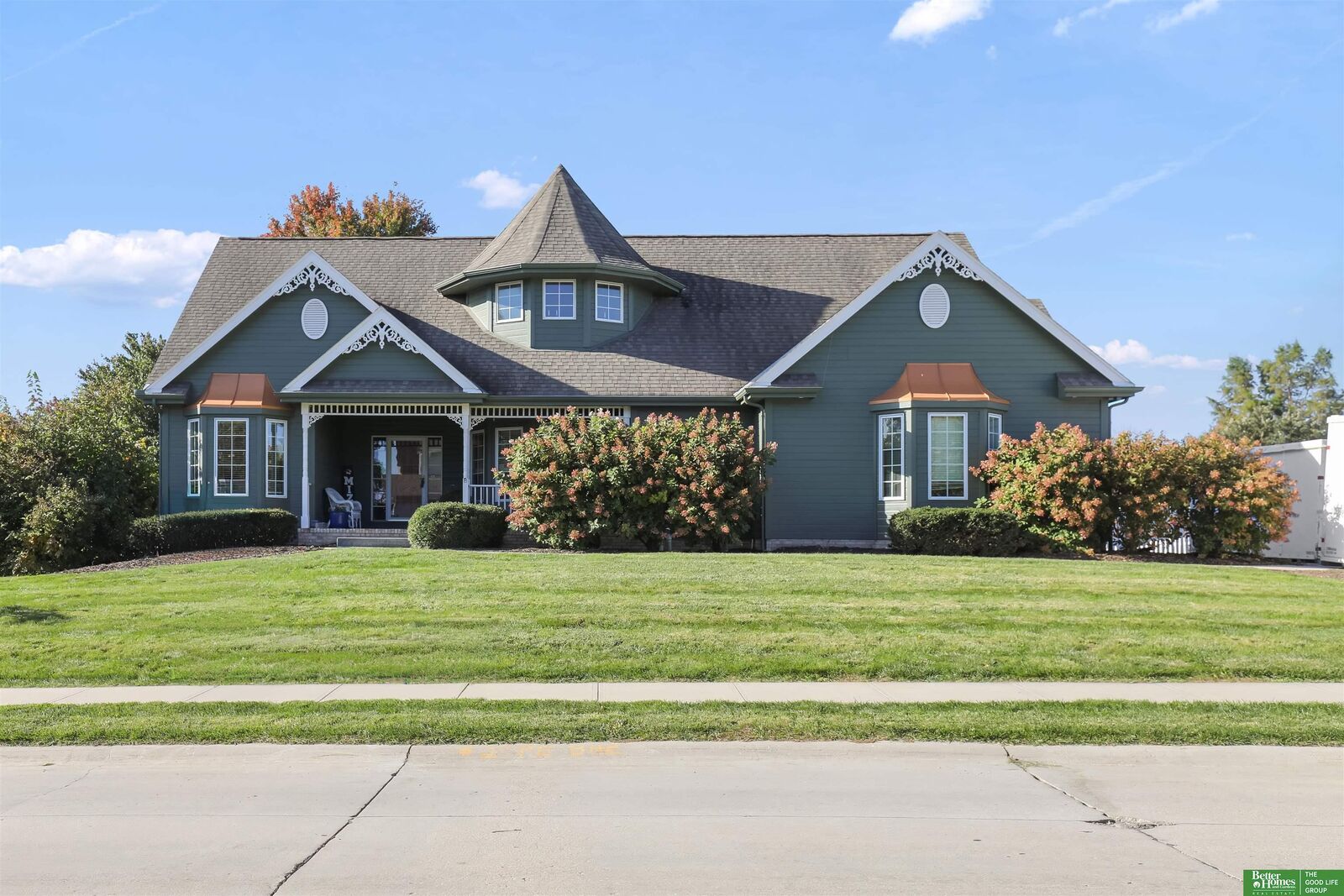 Property Photo:  701 Fenwick Street  NE 68046
