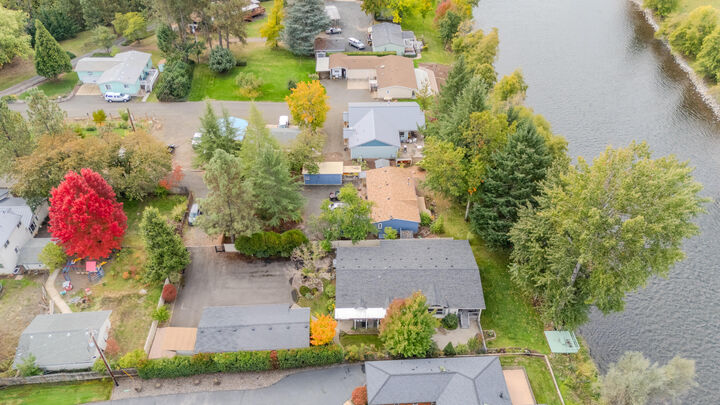 Property Photo: 20455 Highway 62 OR 97539