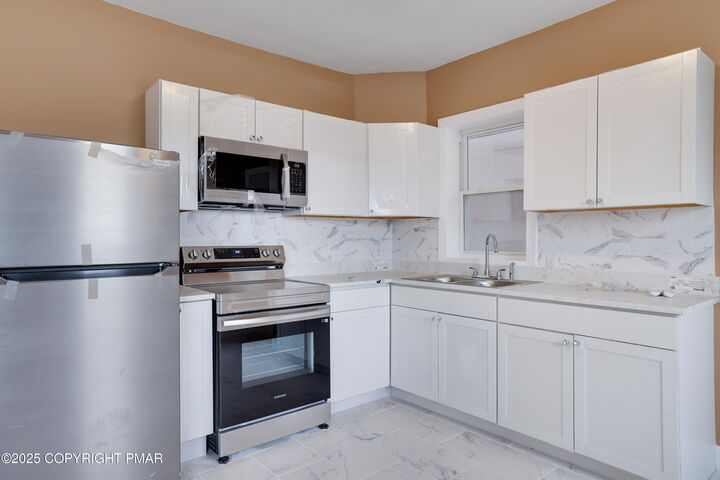 Property Photo: 100-106 S Courtland - Apt. #4 Street PA 18301