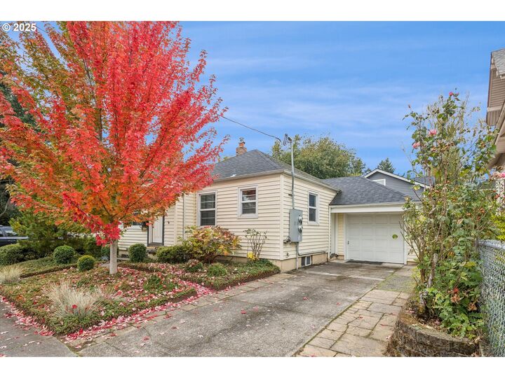 Property Photo:  6443 NE 33rd Ave A  OR 97211