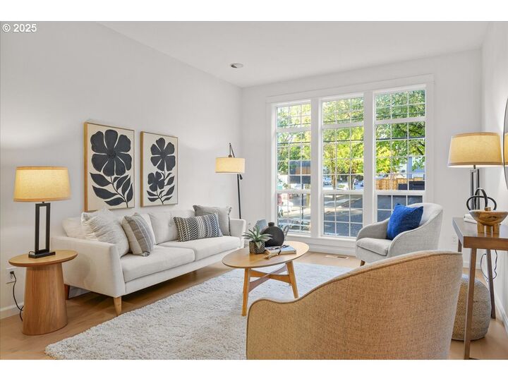 Property Photo:  809 SE 15th Ave  OR 97214