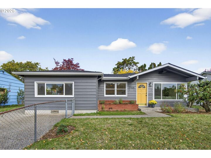 Property Photo: 7905 SE Lincoln St OR 97215
