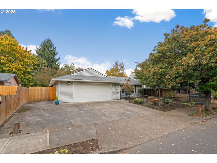 Property Photo: 15920 SW Stratford Loop OR 97224