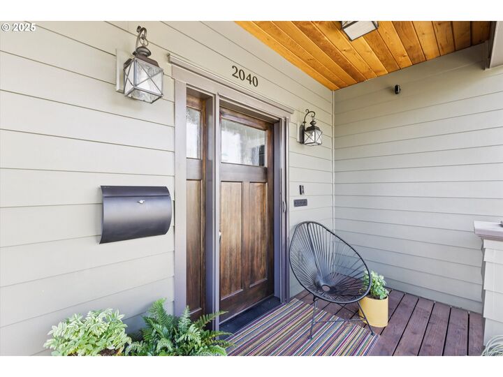 Property Photo:  2040 NE Alameda Dr  OR 97212