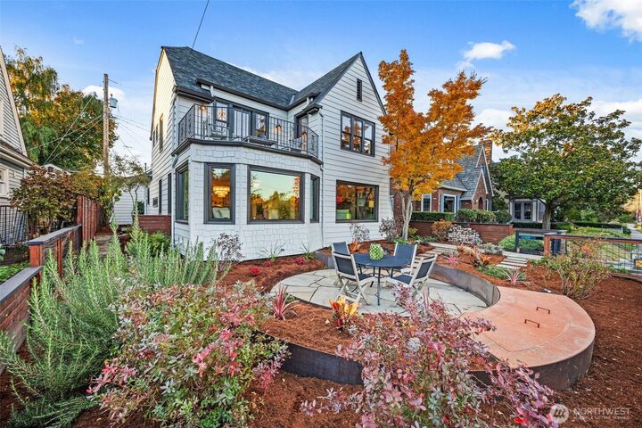 Property Photo:  7611 W Green Lake Drive  N  WA 98103