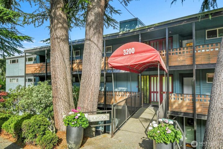 Property Photo:  3200 W Commodore Way 207  WA 98199 