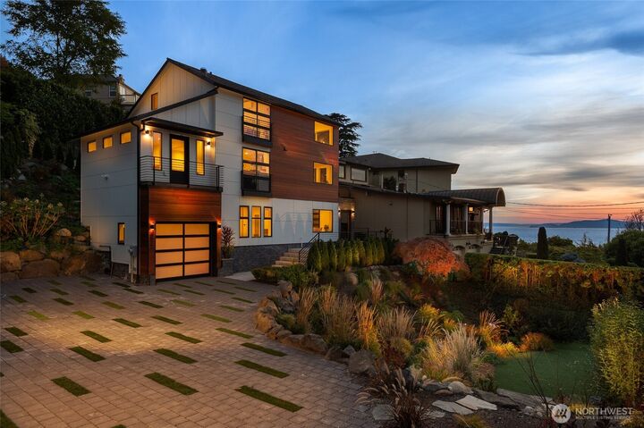 4527 W Raye Street  Seattle WA 98199 photo