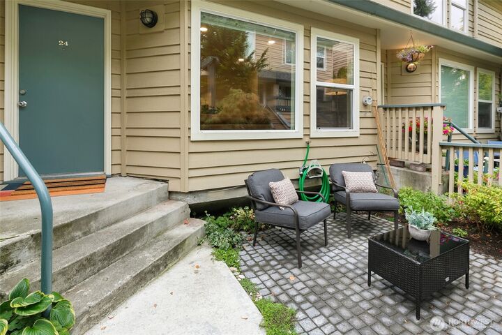 Property Photo:  1717  16th Avenue 24  WA 98122 