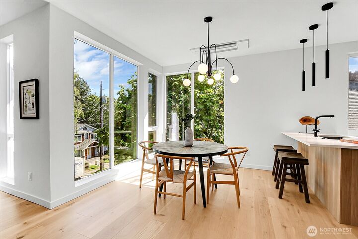 Property Photo:  627 A W Emerson Street  WA 98119