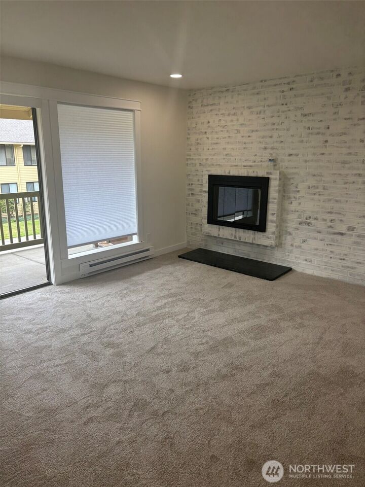 Property Photo:  310 S 11th 204  WA 98274 