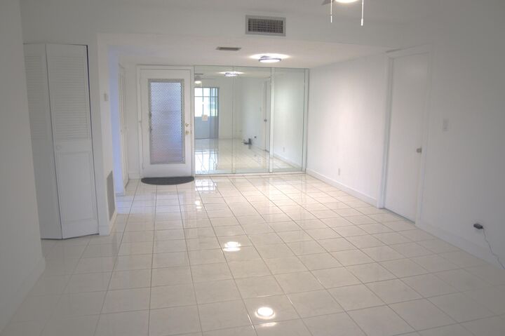 Property Photo: 198 Lake Evelyn Drive FL 33411